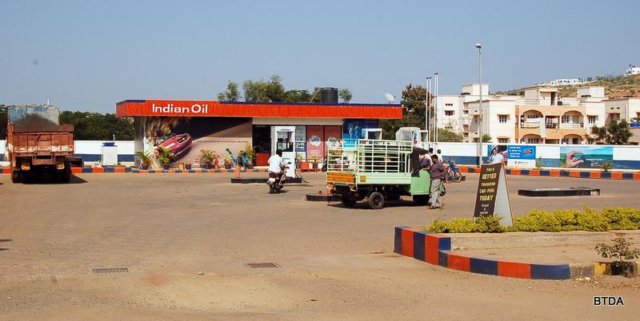 indianoilpetrolpump.jpg
